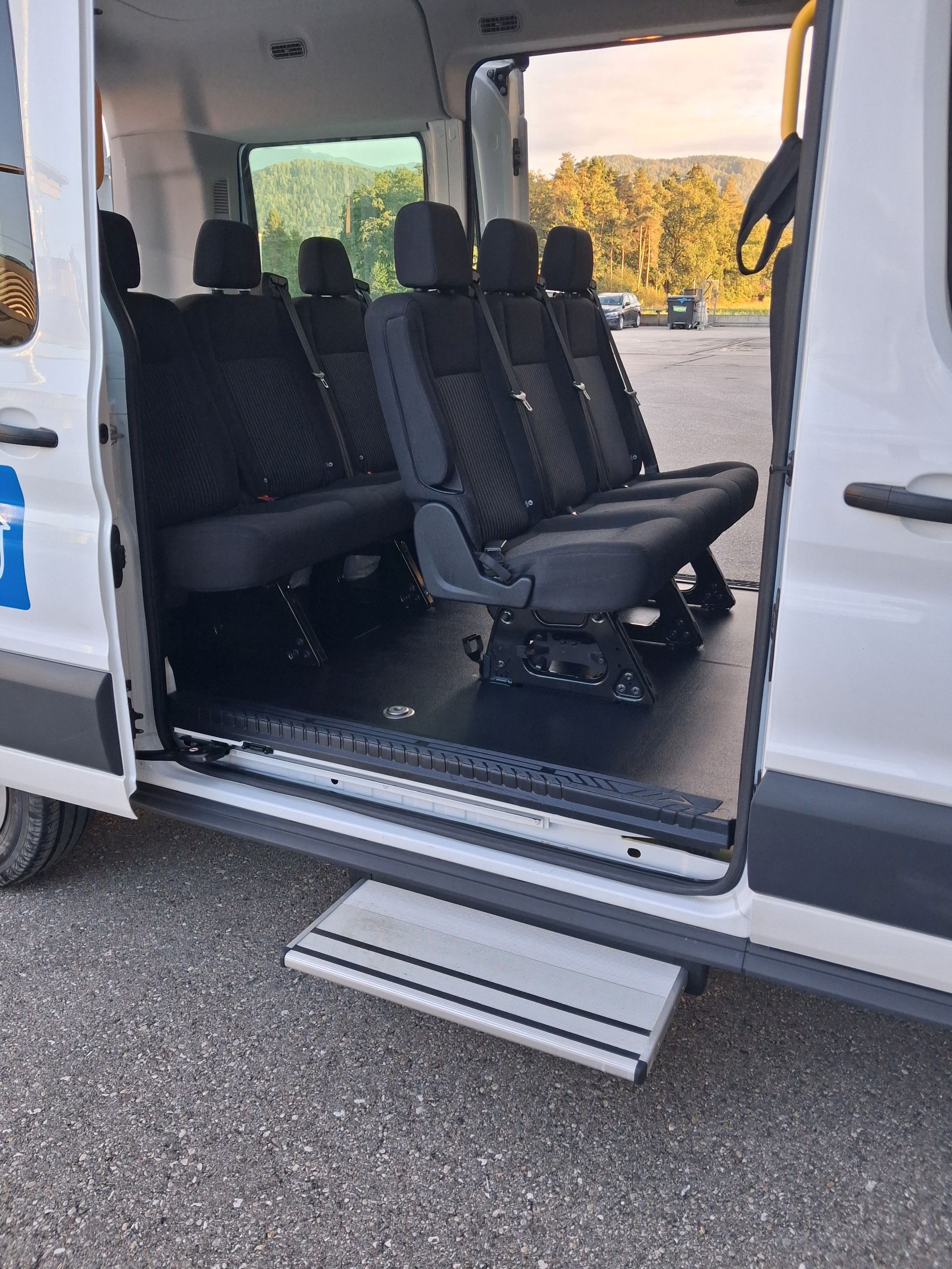 Zweites Rollstuhlfahrzeug von mediHELP